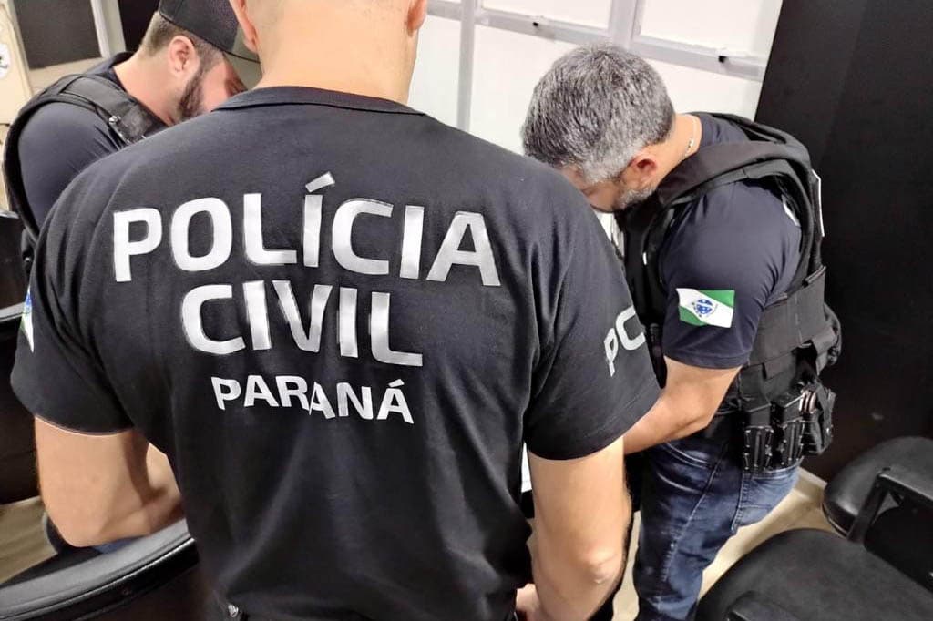 Falso agenciador de modelos é preso com pornografia infantojuvenil