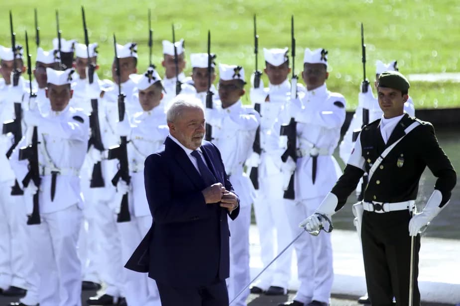 Lula cria diretoria na PF para segurança presidencial e de ministros