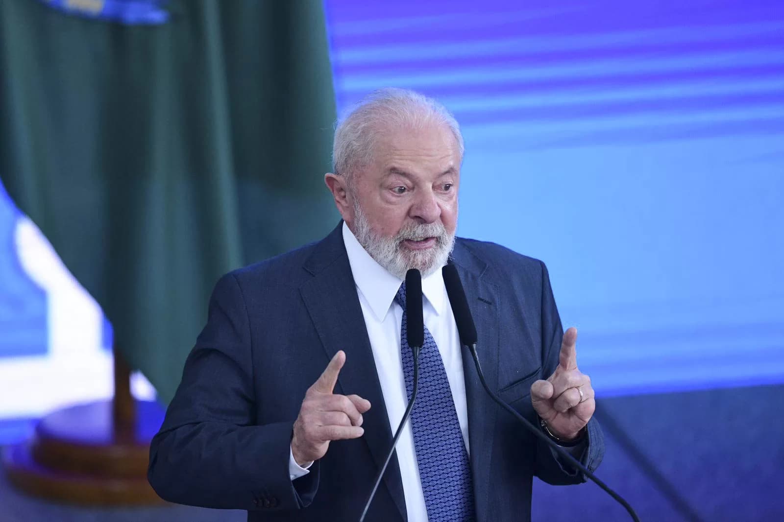 Lula sanciona lei para retomada de mais de 11 mil obras inacabadas
