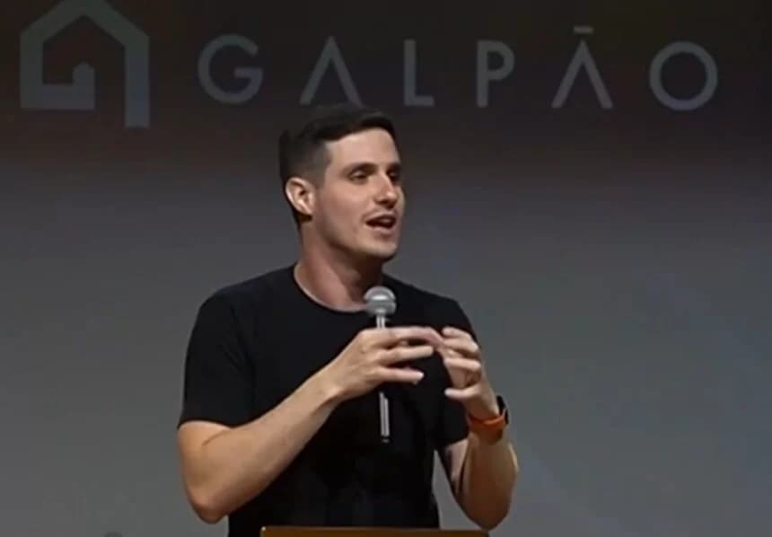 VÍDEO: Influencer evangélico Victor Bonato é preso suspeito de estuprar três fiéis, em SP