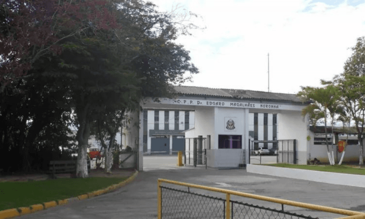 Drone é flagrado levando drogas e celulares para presídio em São Paulo