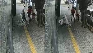 VÍDEO: idosa é jogada no chão ao caminhar em calçada