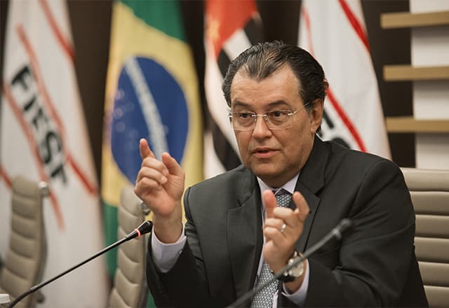 Reforma tributária terá alíquota menor a profissionais liberais, diz Braga