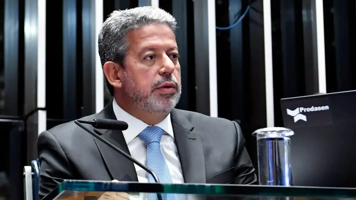 Lira quer aprovar novo ICMS dos combustíveis ainda esta semana