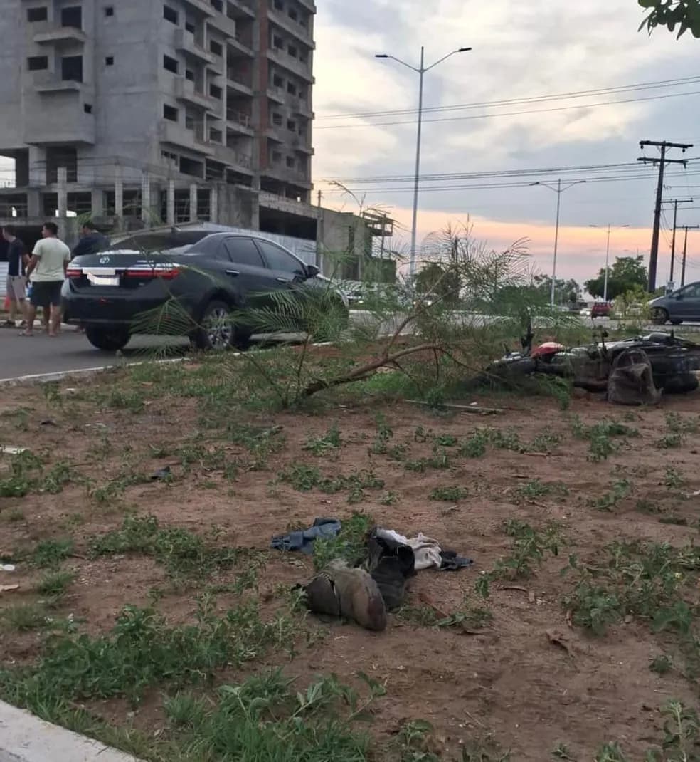 Motociclista é atingido por carro na orla de praia e morre horas após ser socorrido, em Palmas