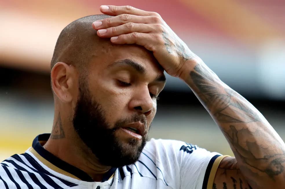 Mulher que acusa Daniel Alves rejeita acordo de indenização