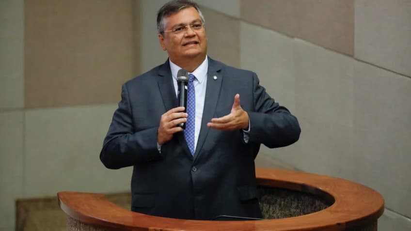 “Afronta ao Brasil”, diz oposição contra a indicação de Dino ao STF