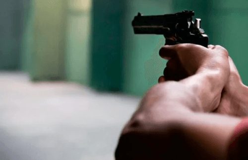 Criança de 11 anos mata pai que agrediu mãe por não fazer o jantar, na Argentina