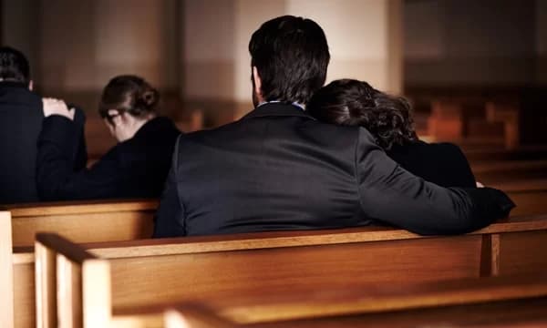 Luto e roupa preta: conheça a origem da tradição que se espalhou pelo mundo