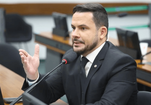 Alberto Neto apresenta projeto para proibir casamento de condenados por violência doméstica