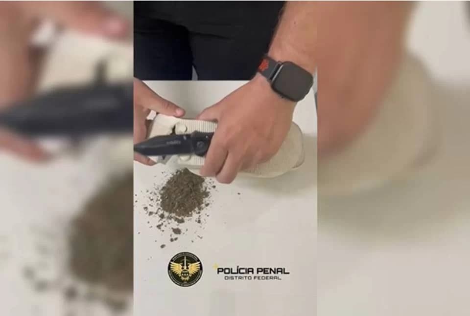 No DF, casal é preso com chinelos cheios de maconha e cocaína