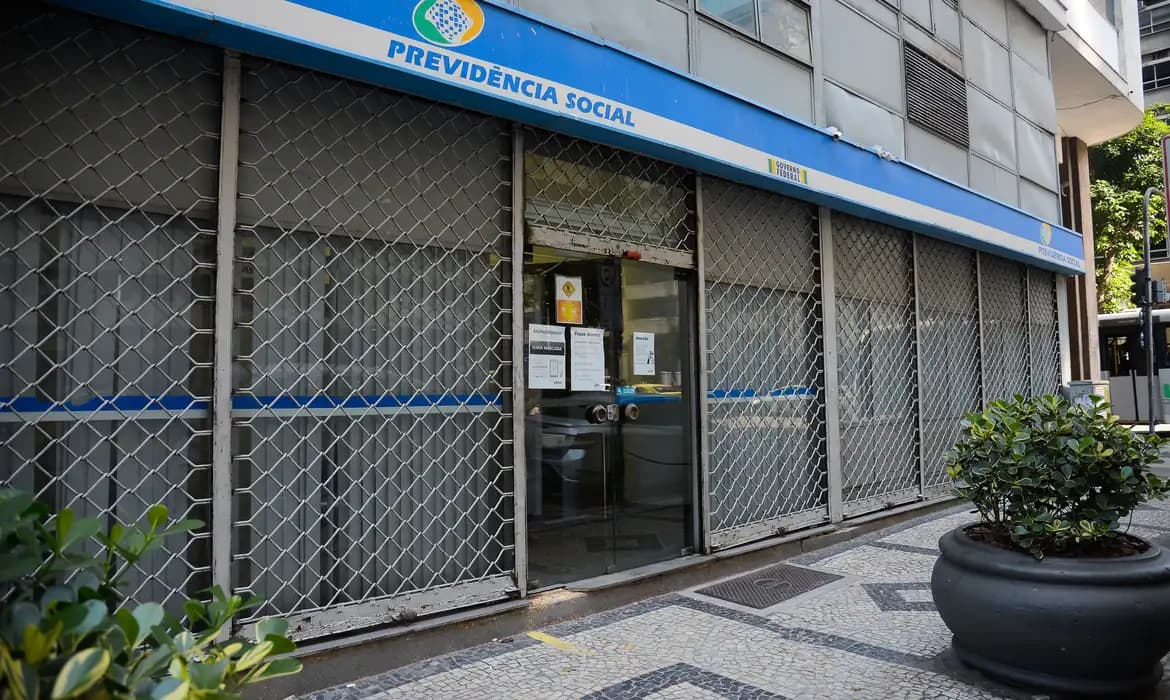 Lula sanciona lei para reduzir filas do INSS