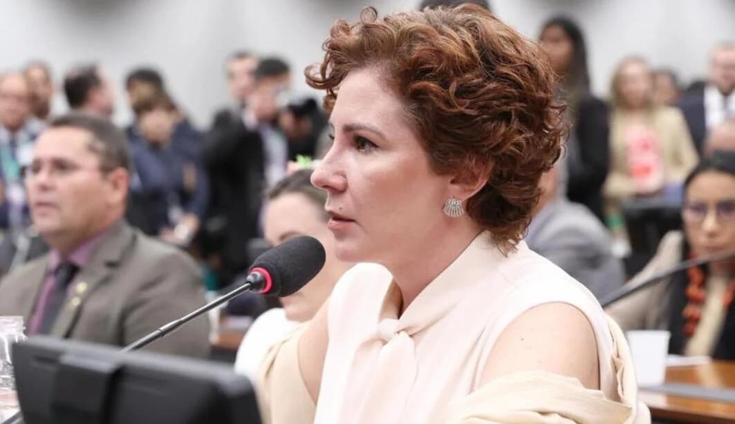 Zambelli avalia mover ação para cancelar naturalização brasileira de repatriado de Gaza