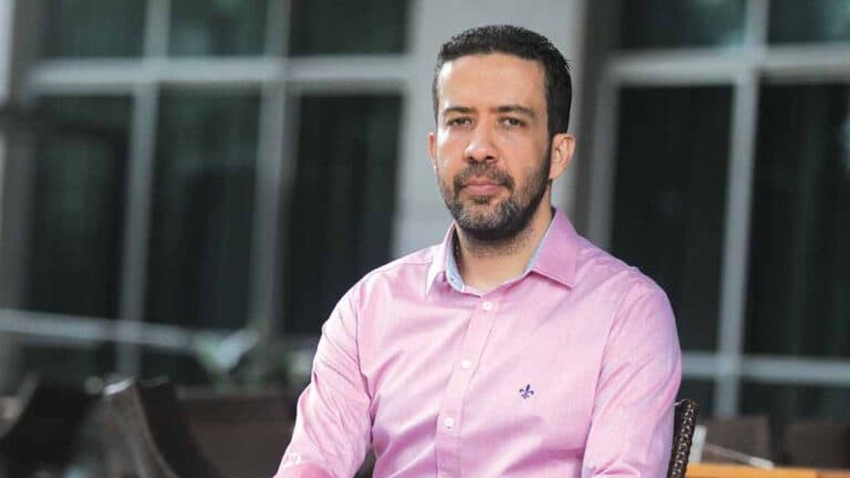 Janones segue estável e sem novas arritmias, diz boletim médico