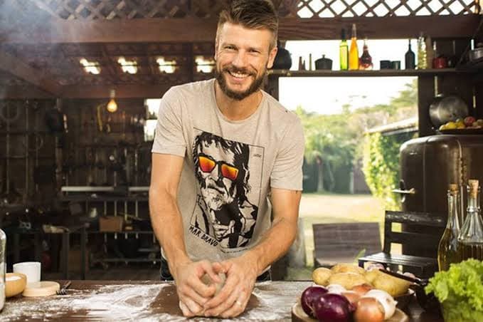 Rodrigo Hilbert encerra contrato com GNT e temporada inédita do &#8220;Tempero de Família&#8221; é suspensa