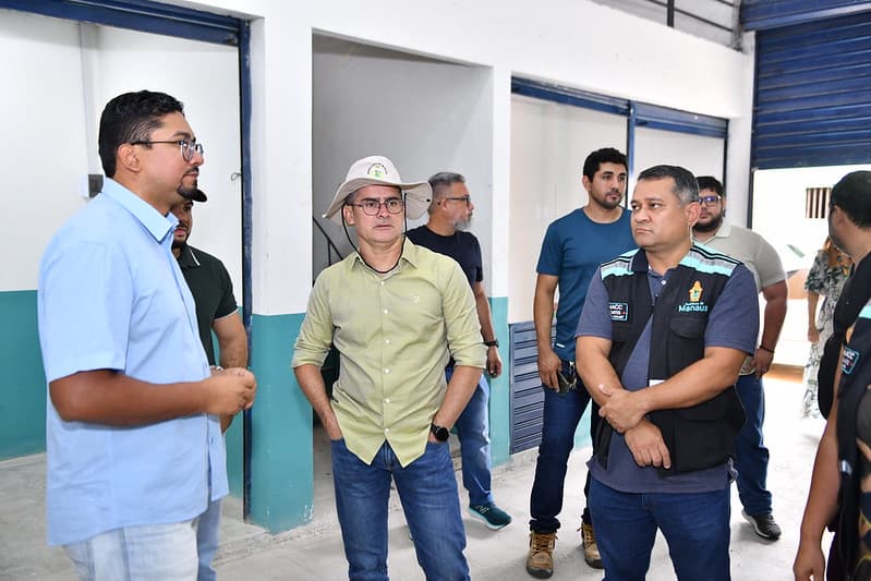 Prefeitura de Manaus antecipa reforma da feira do Santo Antônio após incêndio destruir boxes