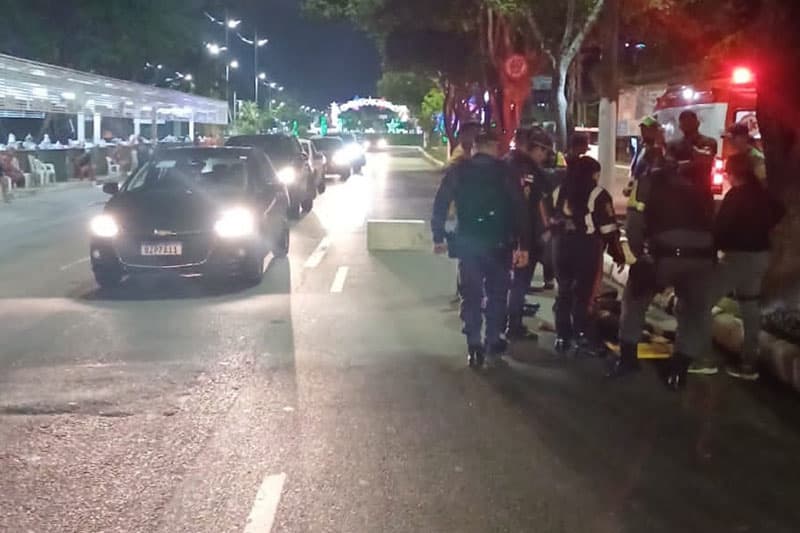 Mulher morre atropelada por carro no bairro Ponta Negra, em Manaus