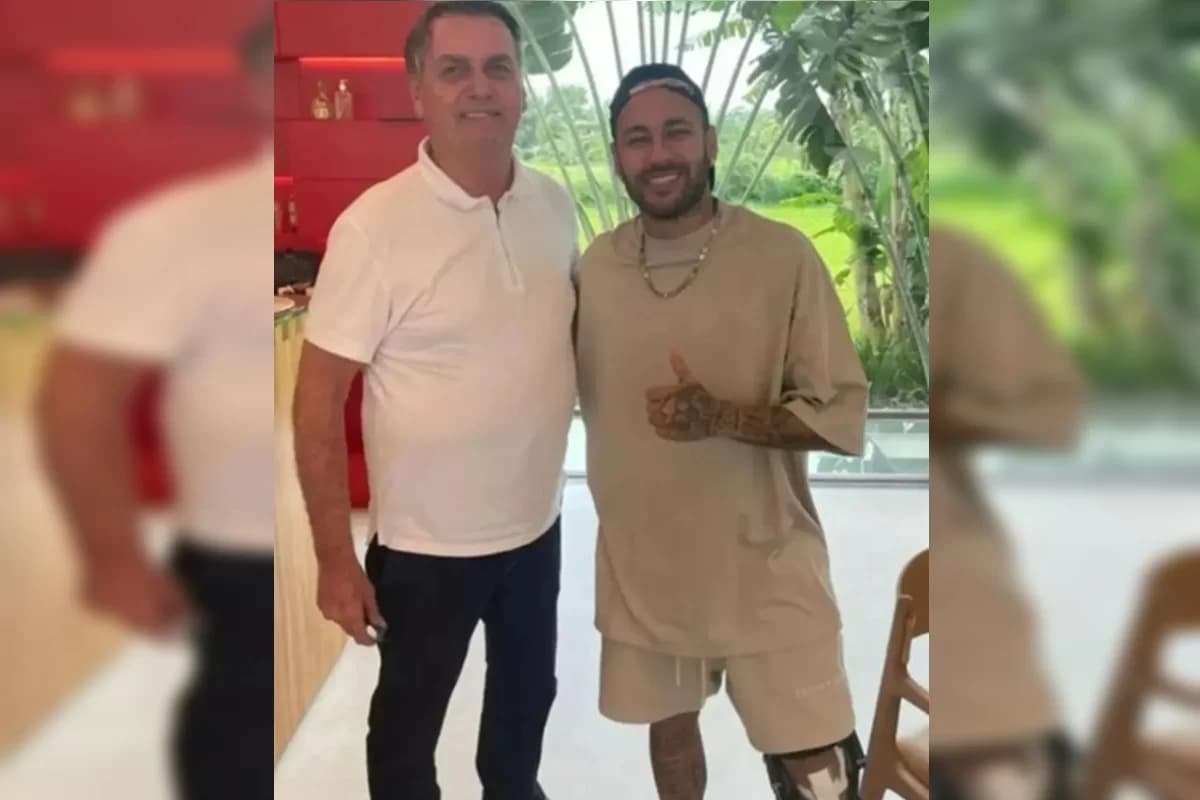 Neymar recebe medalha de Bolsonaro: “Imbrochável, imorrível e incomível”
