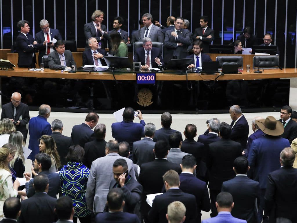Reforma Tributária: Câmara dos Deputados corre para regulamentar antes do recesso