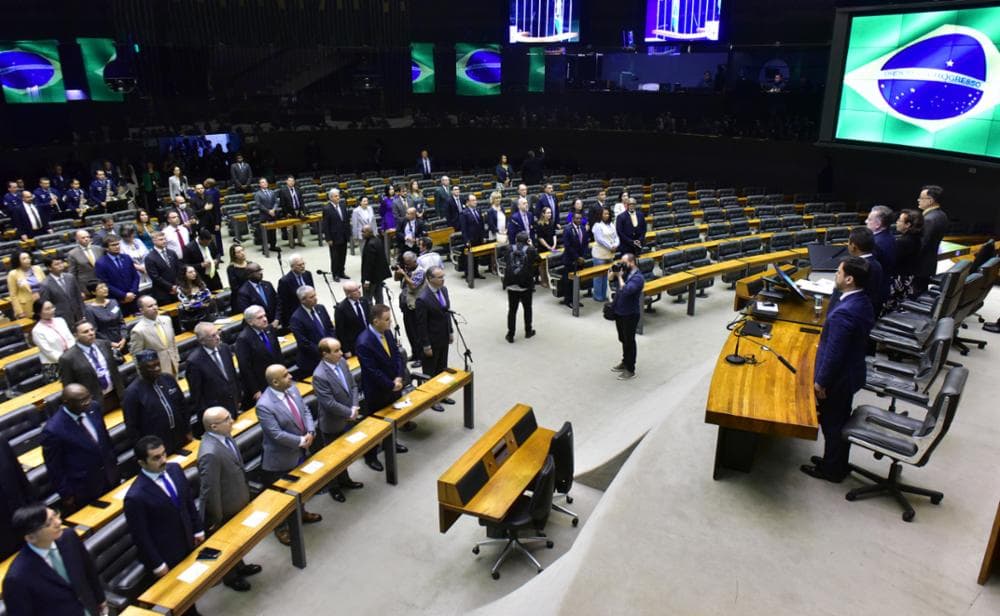 Câmara aprova criminalização de nude feito por Inteligência Artificial