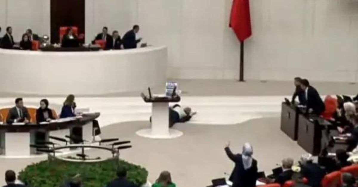 VÍDEO: deputado sofre infarto após falar que Israel sofreria a ira