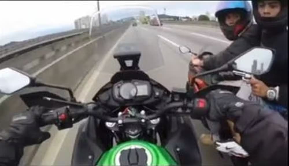 VÍDEO: Motociclista grava o próprio assalto a 140 km/h, em SP; assaltante diz: &#8220;Você vai morrer&#8221;