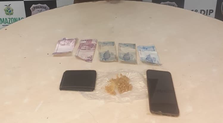 Homens são presos com drogas e arma de fogo em Manaus