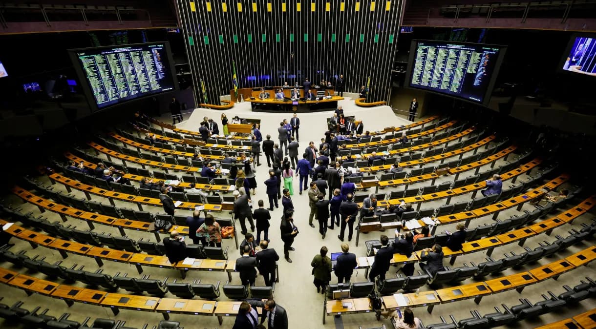Siglas adversárias, PT e PL se unem por fundo eleitoral de quase R$ 5 bilhões