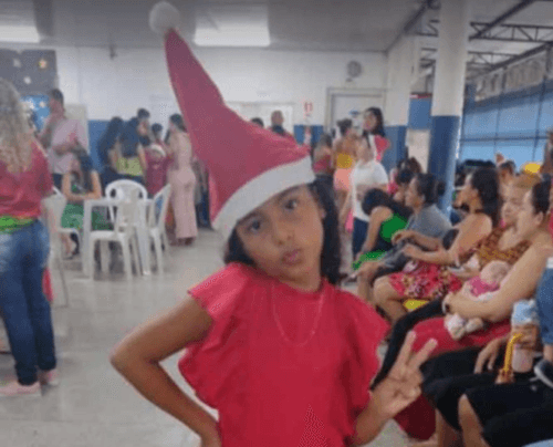 Criança de 8 anos morre atropelada enquanto brincava em frente de casa, em Manaus