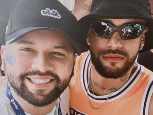 VÍDEOS: Uendel Pinheiro surge no cruzeiro de Neymar e anfitrião pede para artista cantar