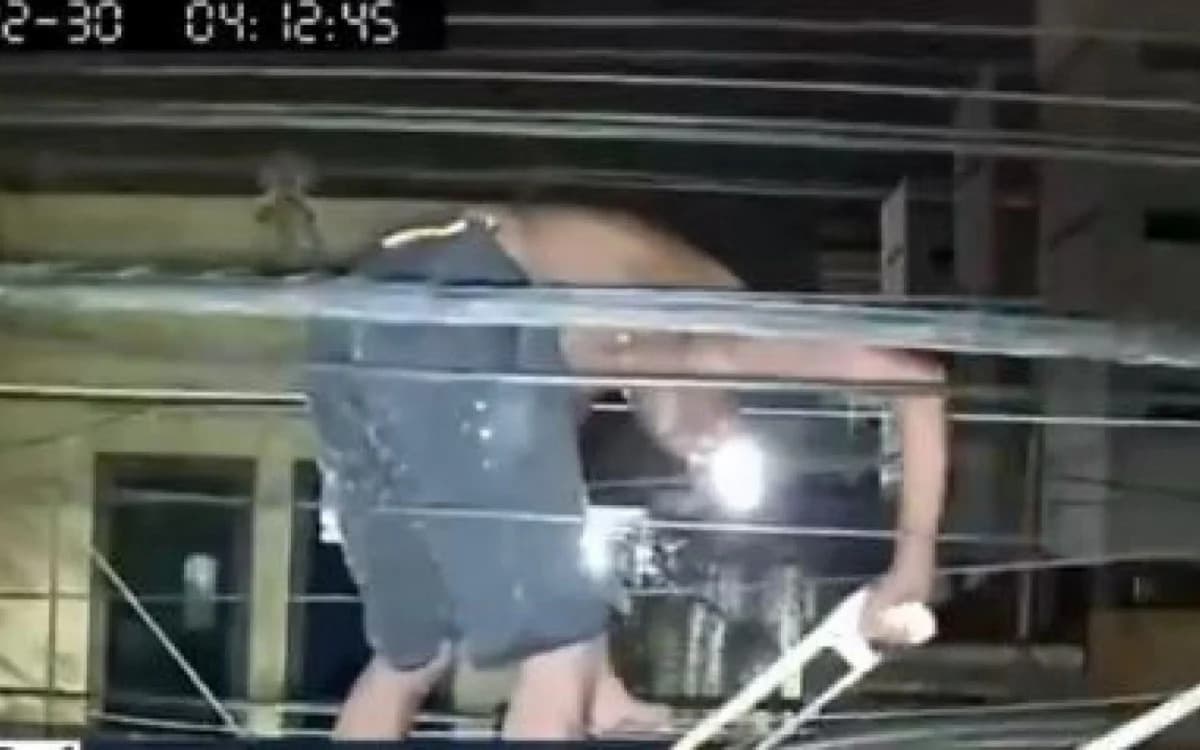 VÍDEO: Homem se dá mal ao tentar serrar cabos de alta tensão para furtar, no RJ