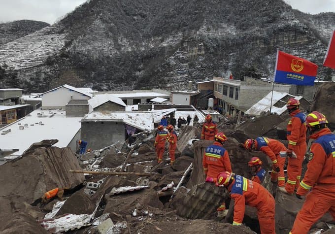 VÍDEO: Deslizamento de terra deixa ao menos dois mortos e 47 soterrados, na China