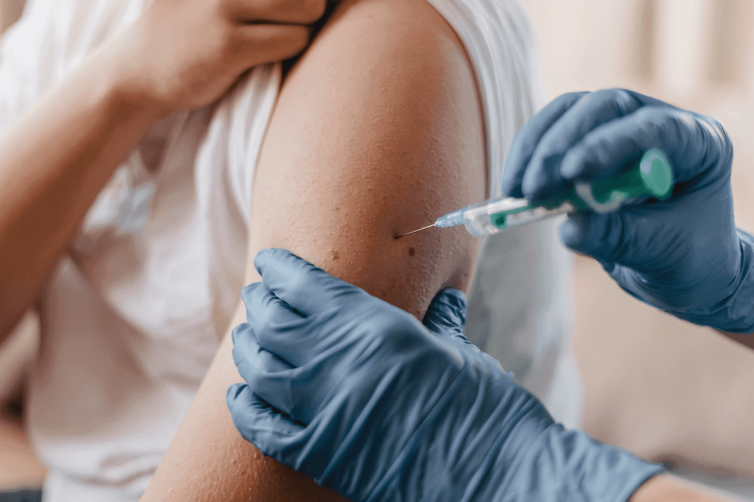 Brasil recebe primeiro lote de vacina contra a dengue