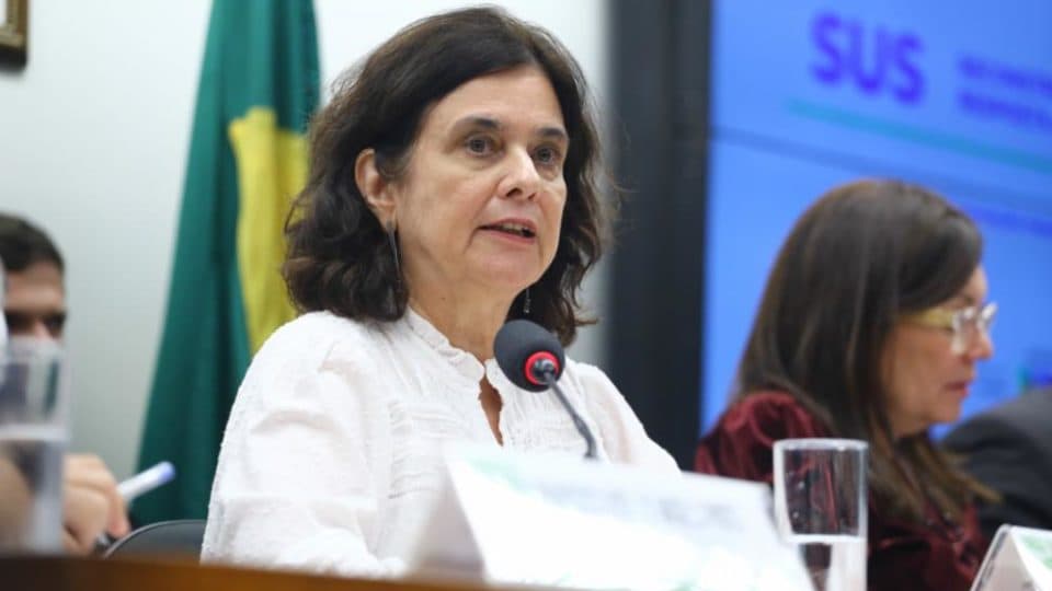 Nomeação de filho de ministra da Saúde como secretário no RJ será investigada