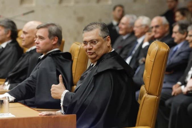 Dino segue corrente mais dura do STF em estreia nas ações do 8 de Janeiro   