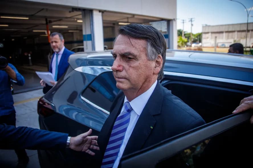 Bolsonaro depõe na PF sobre &#8220;importunação&#8221; de baleia jubarte no litoral de São Paulo