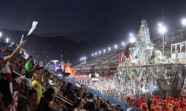 Desfiles do Rio de Janeiro têm 540 atendimentos médicos