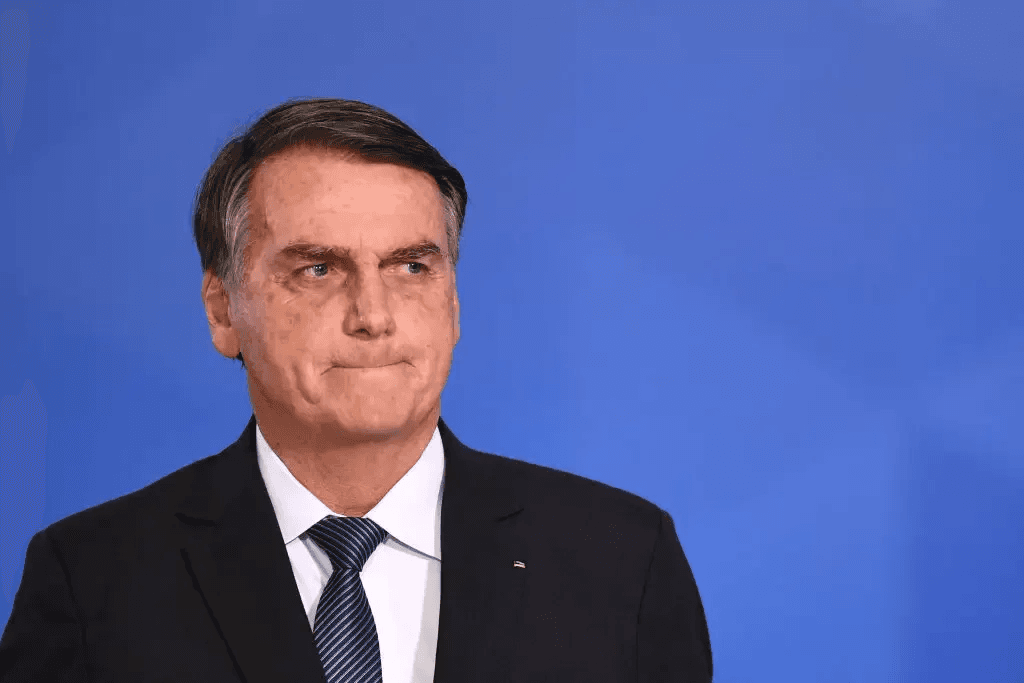 Em pesquisa, 48,4% dos brasileiros discordam da inelegibilidade de Bolsonaro