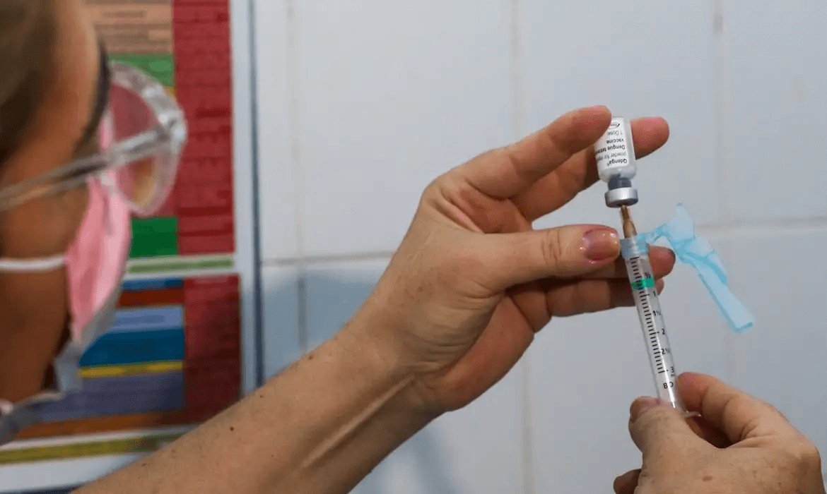 Seis estados deram início à vacinação contra a dengue em crianças