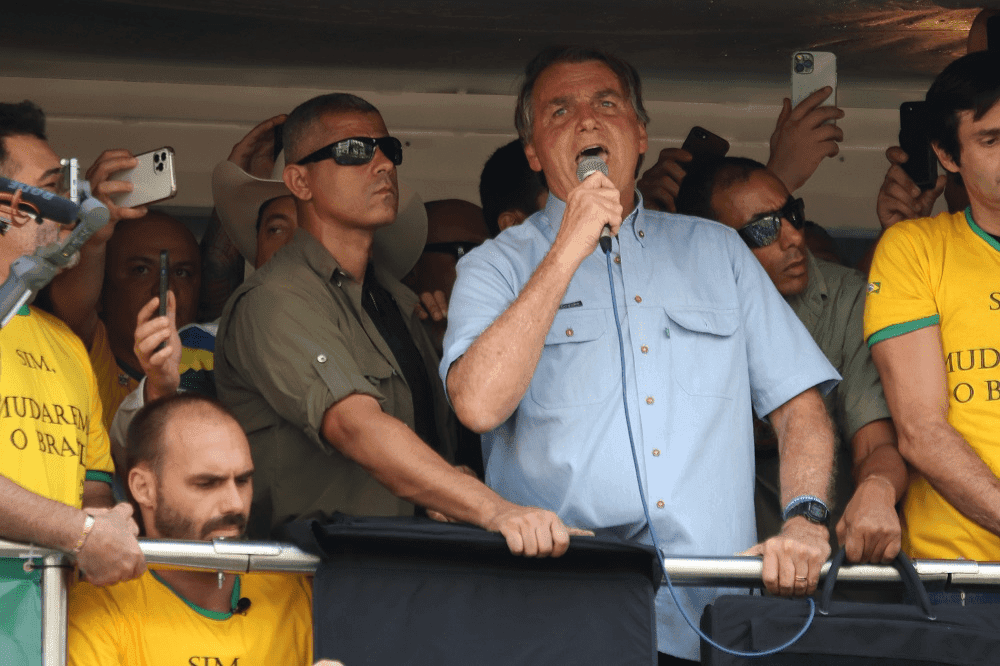 Bolsonaro espera ter a presença de três governadores e quase 90 deputados em ato