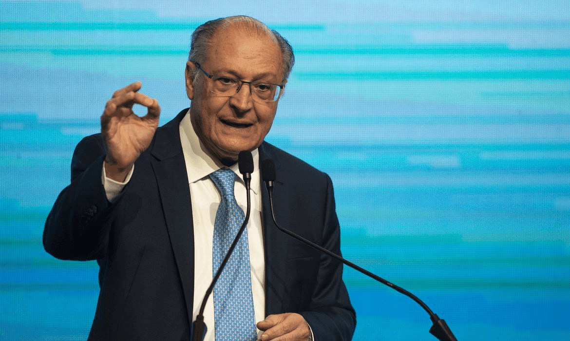 Política de incentivo industrial só dará certo se o custo Brasil for reduzido, diz Alckmin