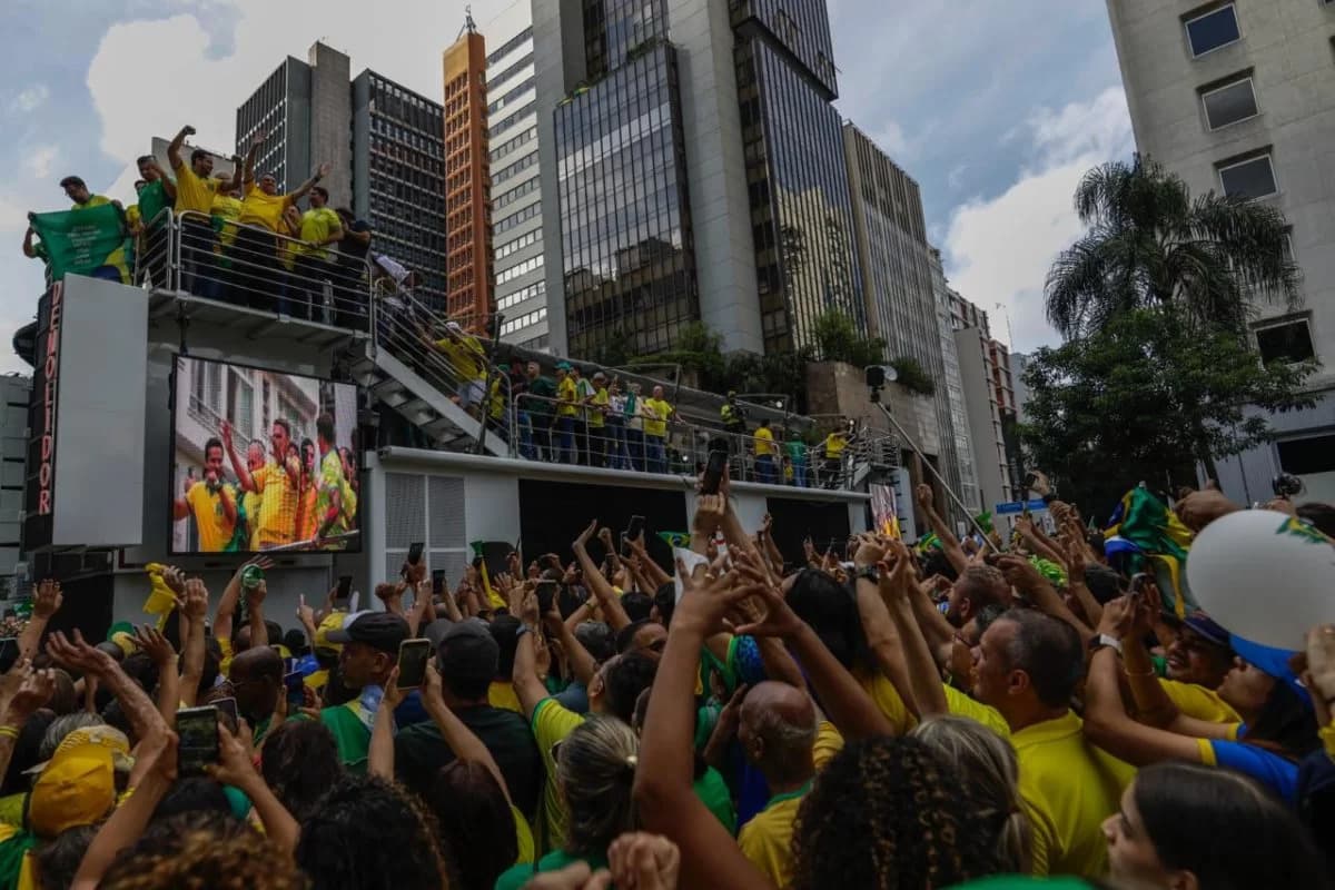 Ato de Jair Bolsonaro reuniu 750 mil na Avenida Paulista, diz SSP
