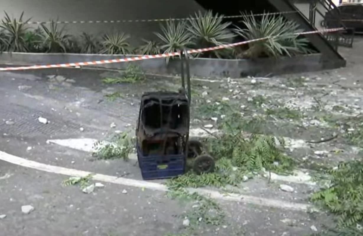 Homem fica ferido após queda de muro de shopping em SP