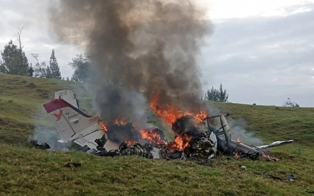 VÍDEO: Avião médico cai e deixa quatro mortos no noroeste da Colômbia