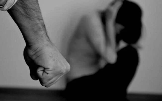Número de mortes violentas cai no Brasil, mas feminicídios seguem em alta, diz IBGE