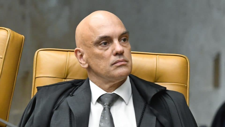 Moraes dá ao X prazo de 24 horas para comprovar representante legal no Brasil