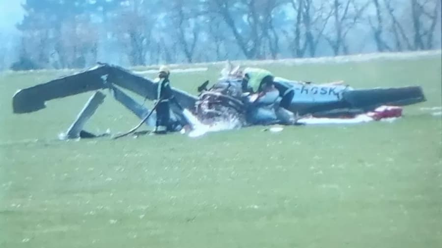 Avião particular cai em área de pouso de museu e piloto morre na Inglaterra