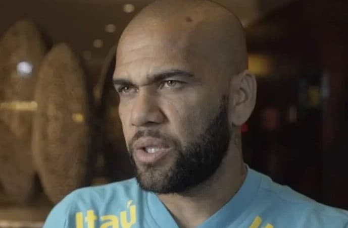 Morte de jogador Daniel Alves na prisão é desmentida por equipe do jogador