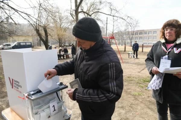 Eleição: Russos vão às urnas e Vladimir Putin deve ser reeleito