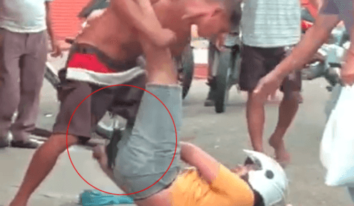 VÍDEOS: Arma de PM dispara e atinge homem que o espancava , no interior do AM
